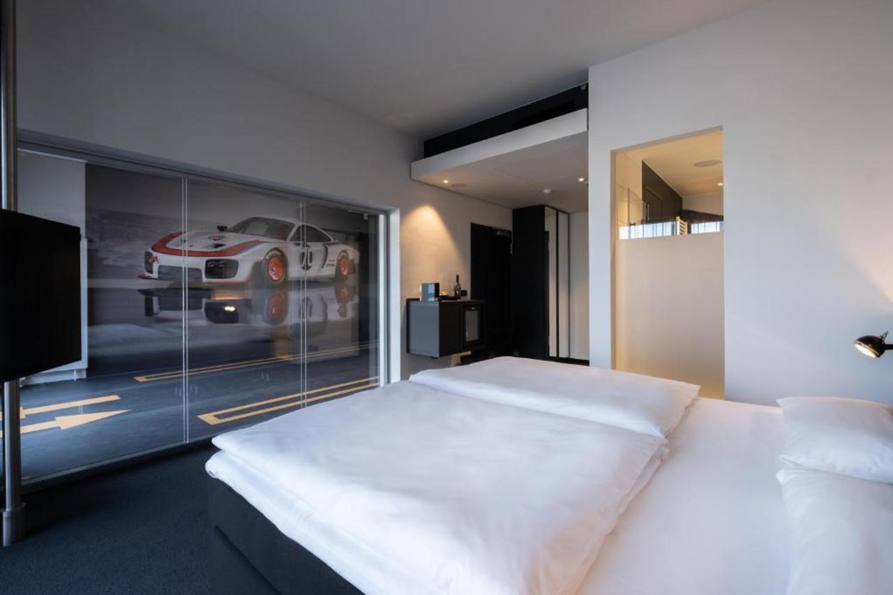 V8 Hotel Koeln At Motorworld Екстер'єр фото