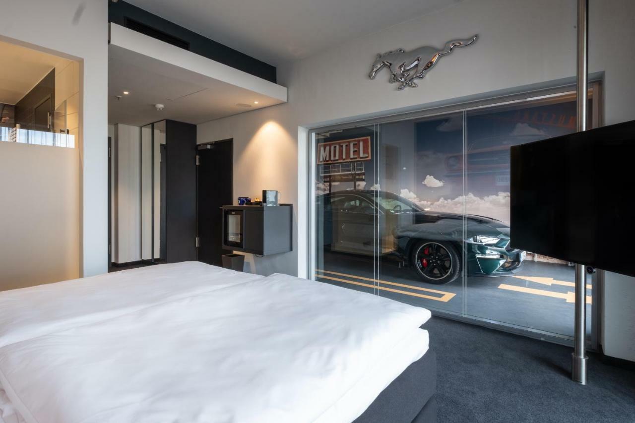 V8 Hotel Koeln At Motorworld Екстер'єр фото